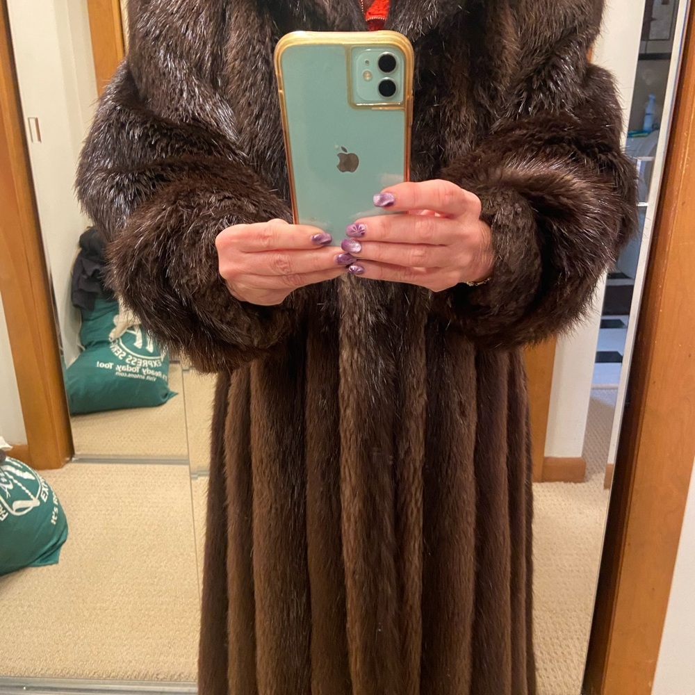 Vintage Full Length Beaver Fur Coat Color Ebony Size Small in perfect condition! - Picture 6 of 15